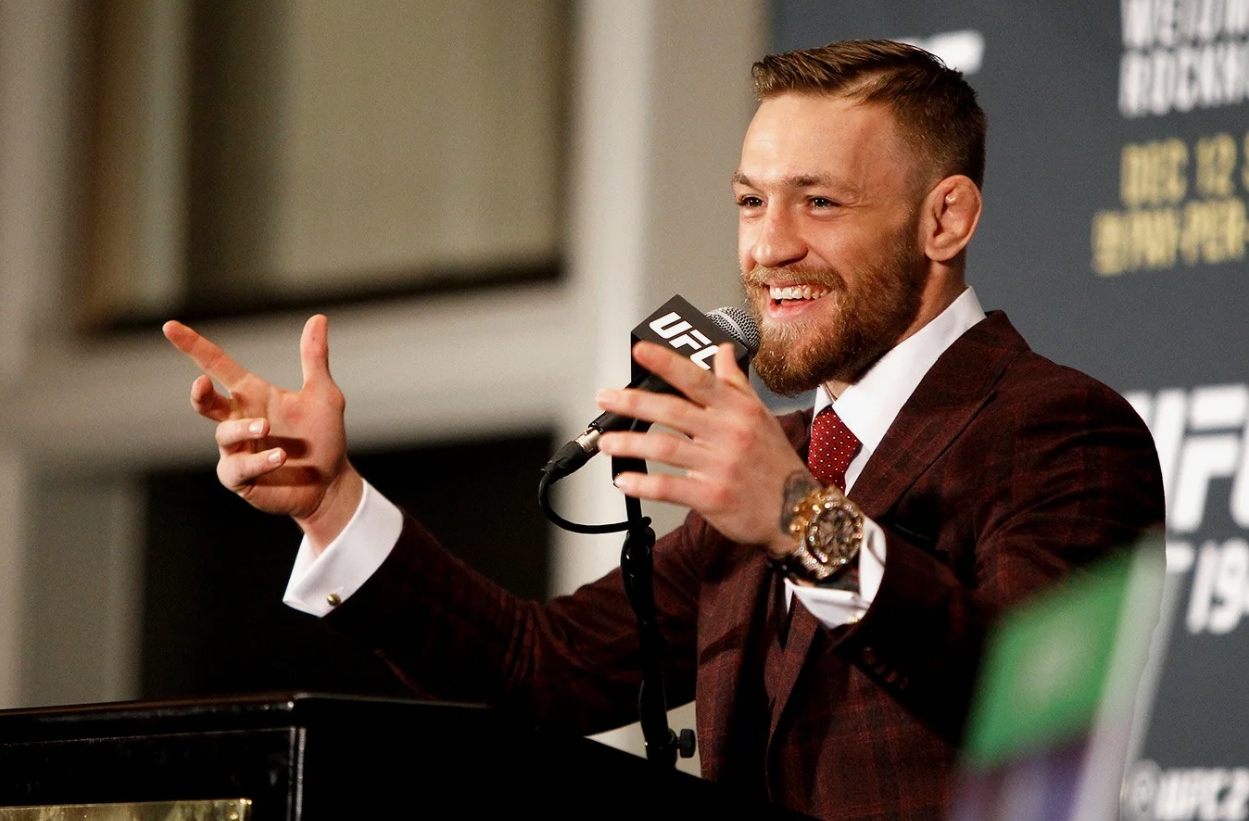 McGregor se aktivně zapojoval do běhání v bazénu, předváděl údery