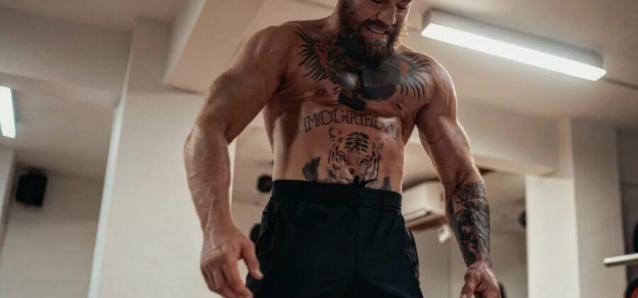 Conor McGregor navštívil fanoušky týmu v USA, kde hraje ruský talent Egor Demin